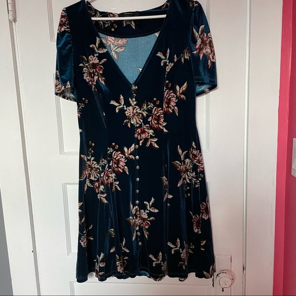 Incredible velvet mini dress 🔥 - Picture 1 of 4